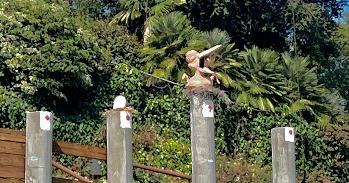 Pillarhenge’s Pinky gets an egg-cellent neighbor | Eagle Rock News