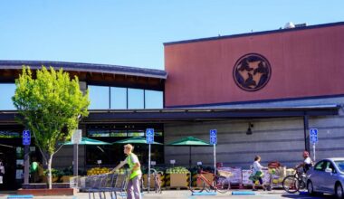 Proposed housing complex across Berkeley Bowl Marketplace increases plan to 11 floors, 242 housing units | Housing