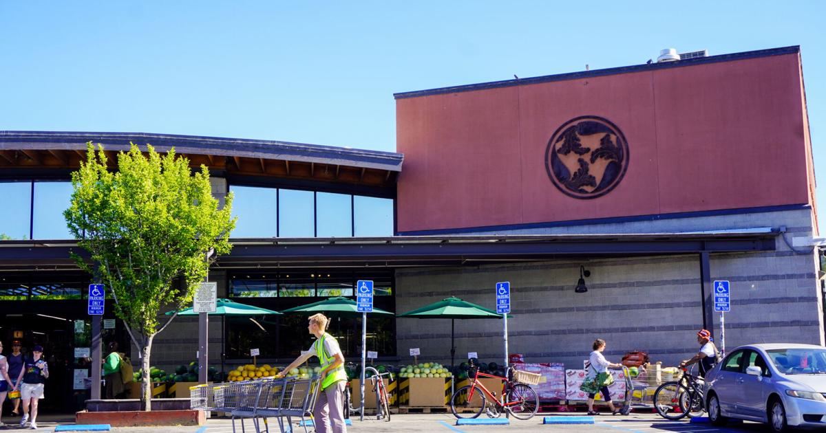 Proposed housing complex across Berkeley Bowl Marketplace increases plan to 11 floors, 242 housing units | Housing