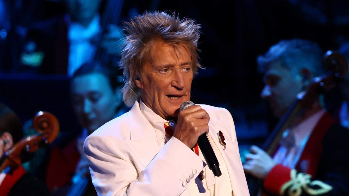 Rod Stewart Ditches Singing for Soccer Game? | Newsradio 600 KOGO