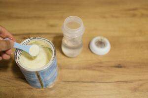 Botulism Scare Linked To Formula | Newsradio 600 KOGO