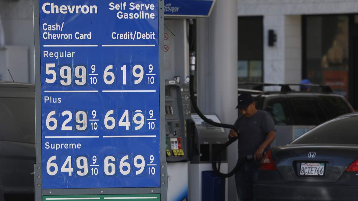 Average L.A. County Gas Price Drops To Lowest Amount Since March 15