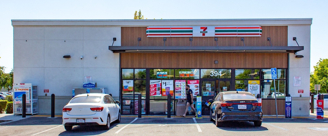 7-eleven store exterior