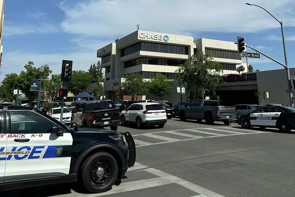A reported bomb threat at a downtown Bakersfield Chase Bank led to a major police response Tuesday afternoon, with nearby city buildings locked down. (Bakersfield Police Department)