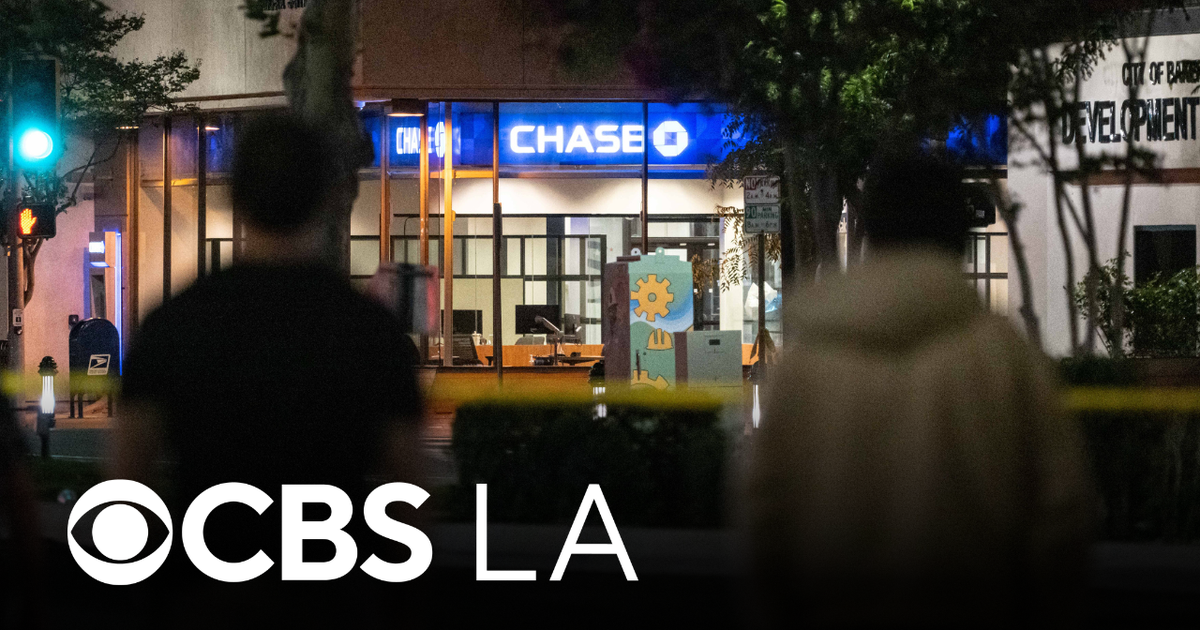 FBI agents fatally shoot man who barricaded inside Bakersfield bank with 10 hostages