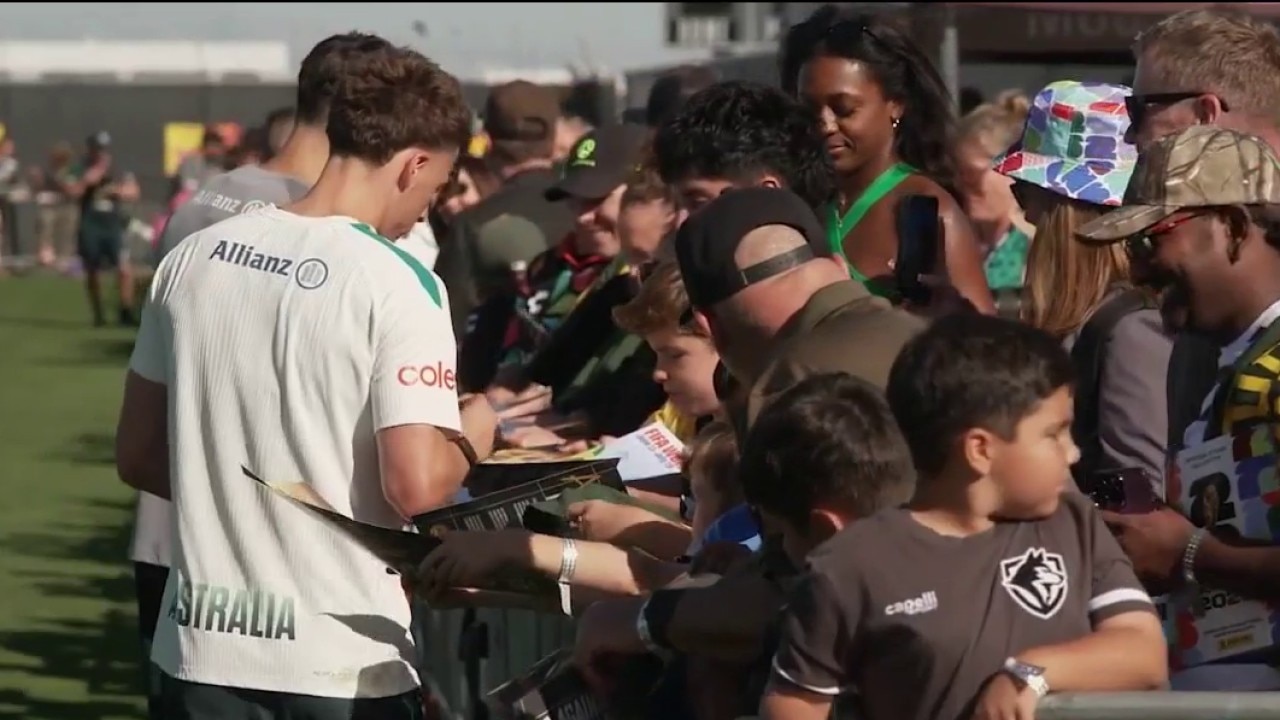 Australian Mens National Soccer Team draws crowds in Alameda for open community practice