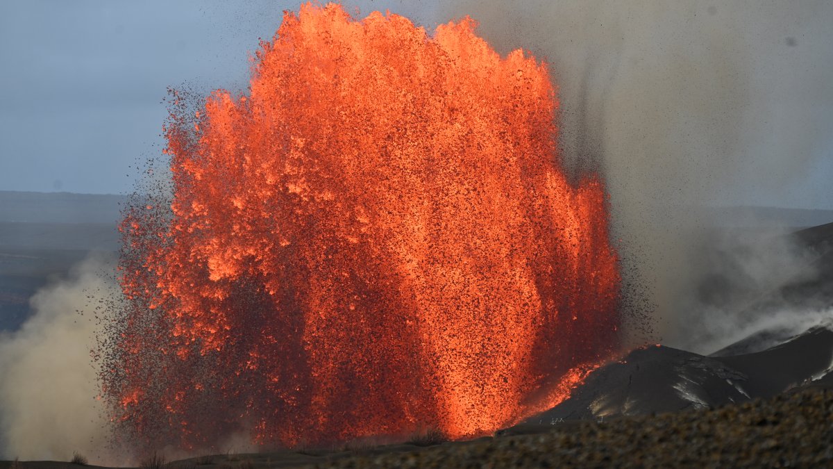 Hawaii’s Kilauea volcano sets record for lava fountaining episodes – NBC Los Angeles