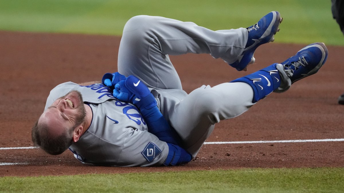 Dodgers’ Max Muncy injured in violent collision at first base – NBC Los Angeles
