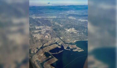 Smoke plume from B-52 bomber crash visible from passenger plane over Long Beach
