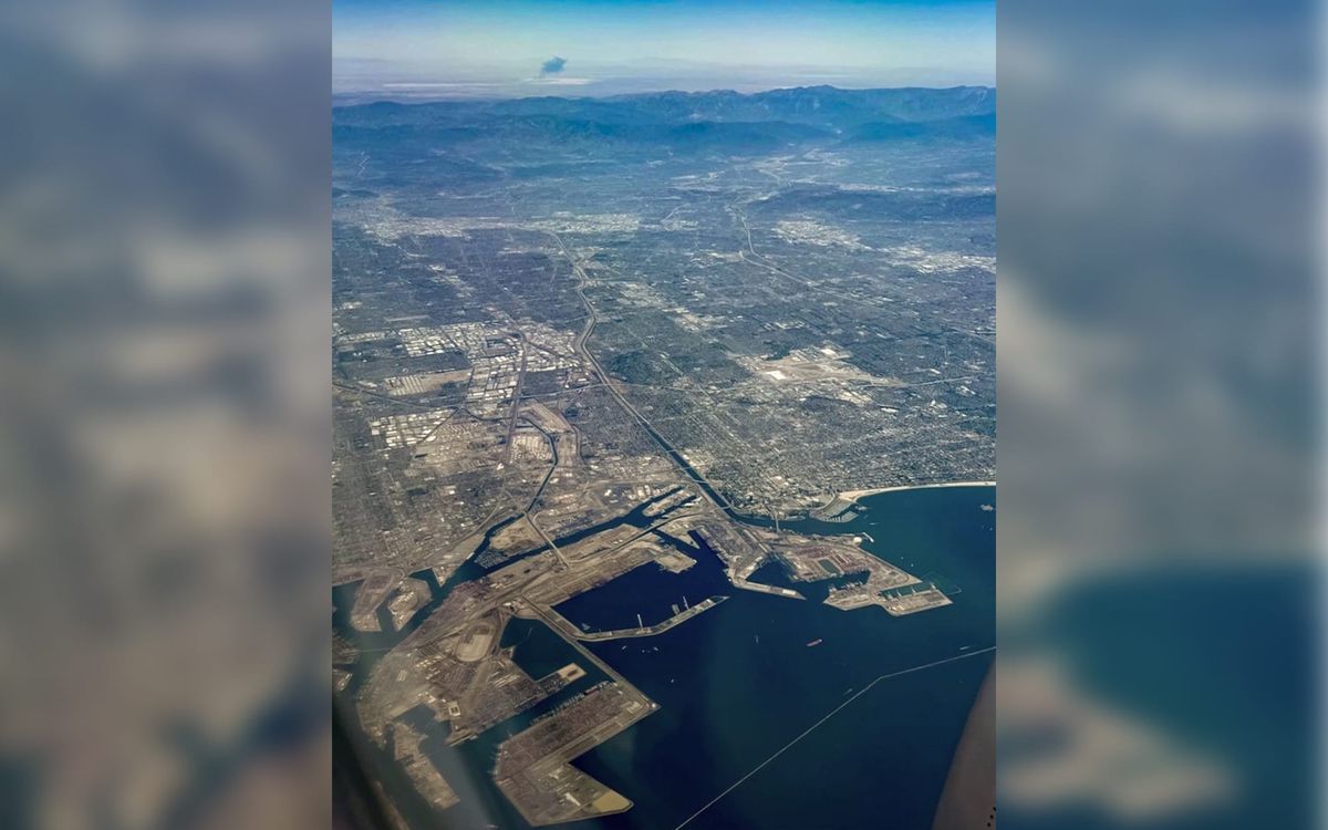 Smoke plume from B-52 bomber crash visible from passenger plane over Long Beach