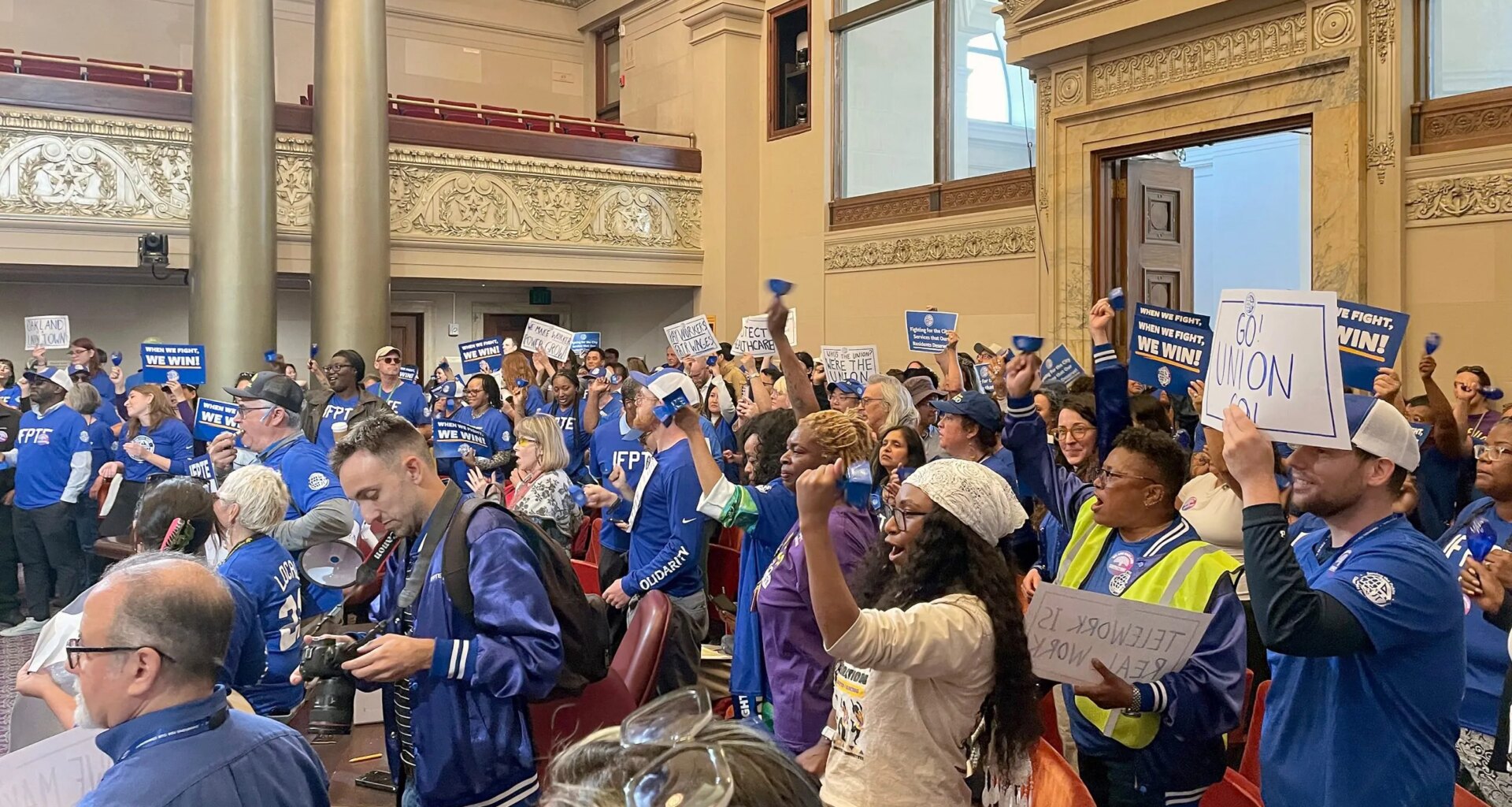 Oakland city workers shut down meeting, hold rally to demand fair contract