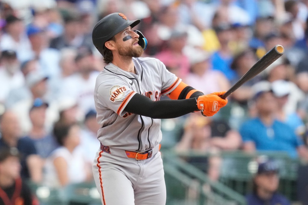 SF Giants amass 20 hits in big win vs. Brewers to secure series split