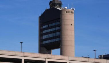 Jets were 300 feet apart in Boston close call, expert says