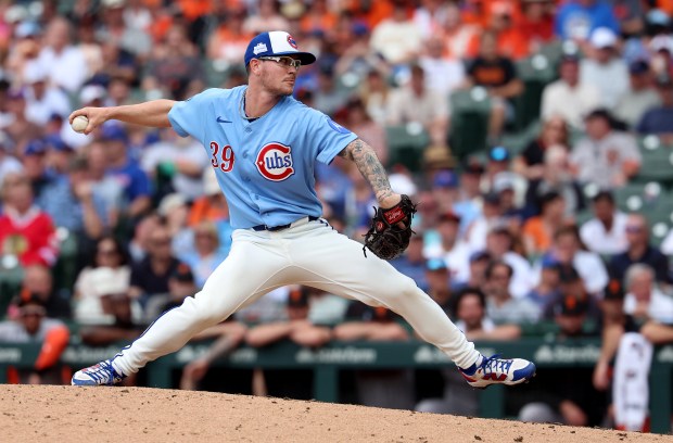 Chicago Cubs relief pitcher Ethan Roberts (39) delivers to the San Francisco Giants in the seventh inning of a game against the San Francisco Giants at Wrigley Field in Chicago on June 5, 2026. (Chris Sweda/Chicago Tribune)