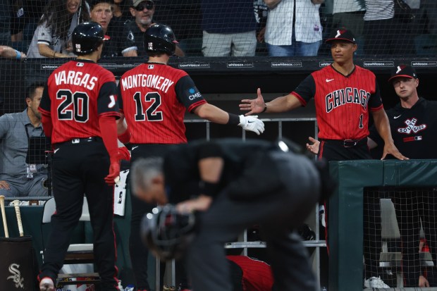 White Sox manager Will Venable (1) congratulates third baseman Miguel Vargas and shortstop Colson Montgomery after they scored on a Chase Meidroth single in the fifth inning against the Dodgers on June 12, 2026, at Rate Field. (John J. Kim/Chicago Tribune)
