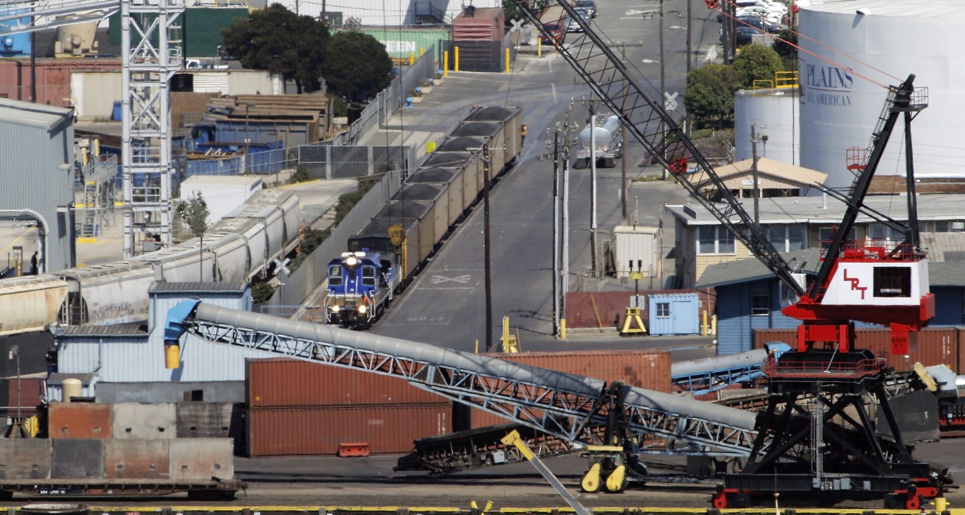 Lawmakers Push Back Against Trump Coal Terminal Plans in West Oakland