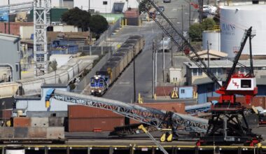 Lawmakers Push Back Against Trump Coal Terminal Plans in West Oakland
