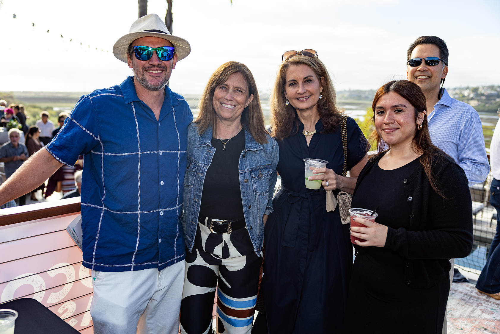Bruno Asch, Daniela Moore, Lisa Schenck, Sasha Apablasa (Jon Clark)