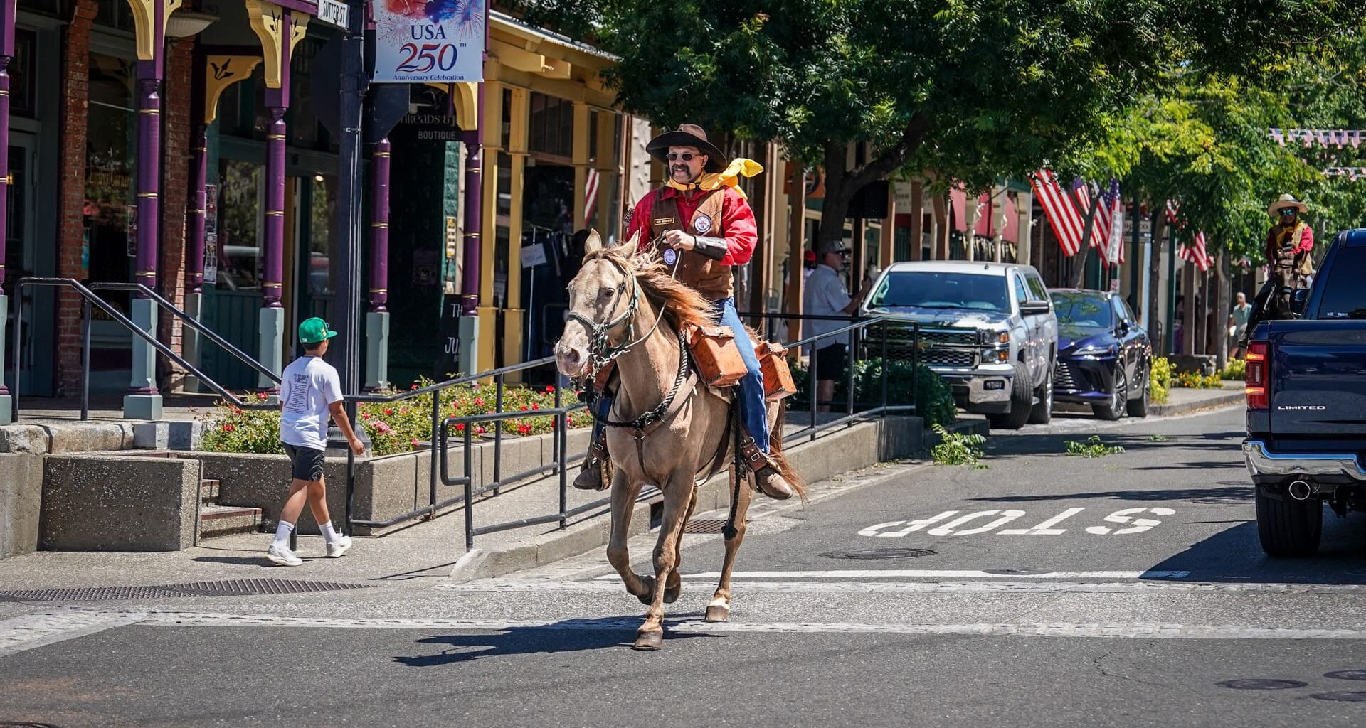 Pony Express reenactment gallops into Old Sacramento after 10-day journey