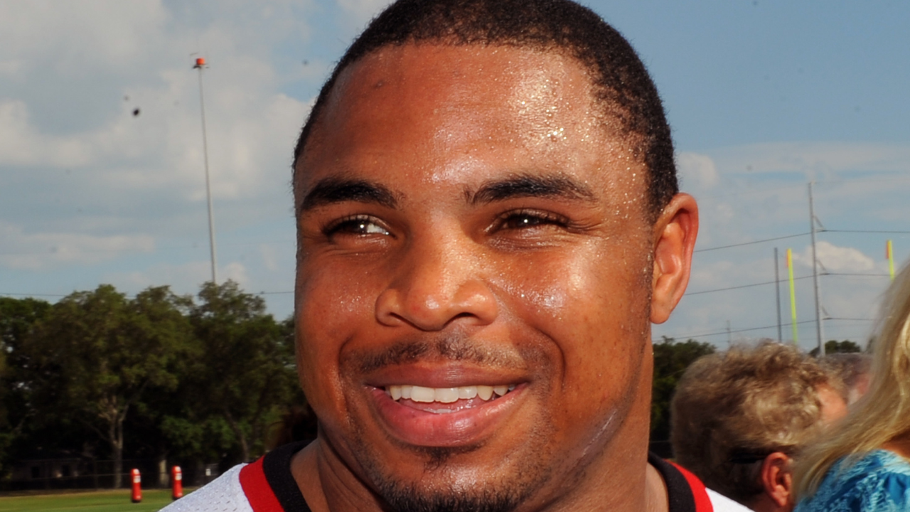 Parents of former NFL player Doug Martin file wrongful death lawsuit against city of Oakland