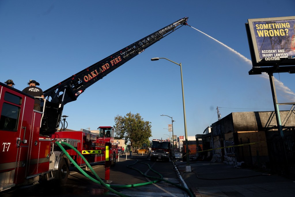 Oakland news: Fire destroys abandoned building on International Blvd.