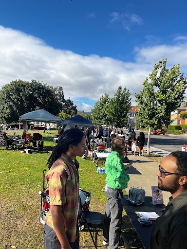 Activists table and flyer at spontaneous Juneteenth celebration at Lake Merritt | Fight Back! News
