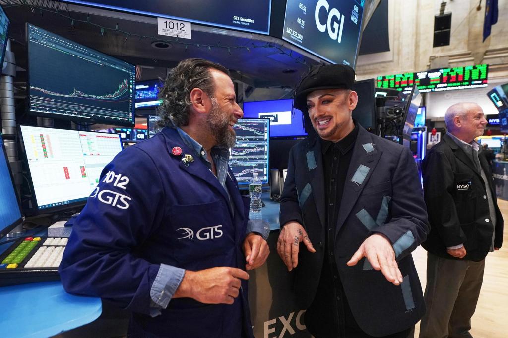 Wall Street inches higher, oil prices fall again on hopes for war end