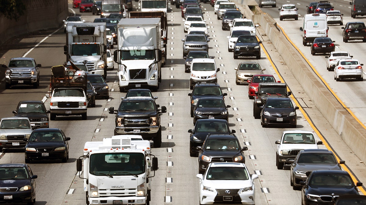 Vehicles driving on the 101 freeway in midday traffic in Los Angeles