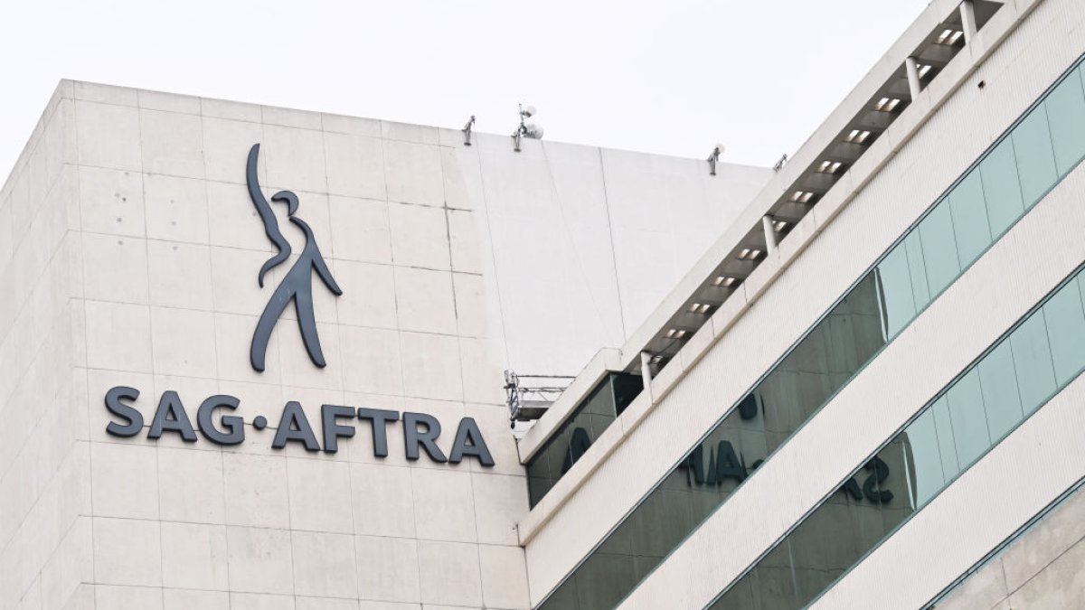 Actors’ union approves 4-year contract with studios and streamers – NBC Los Angeles
