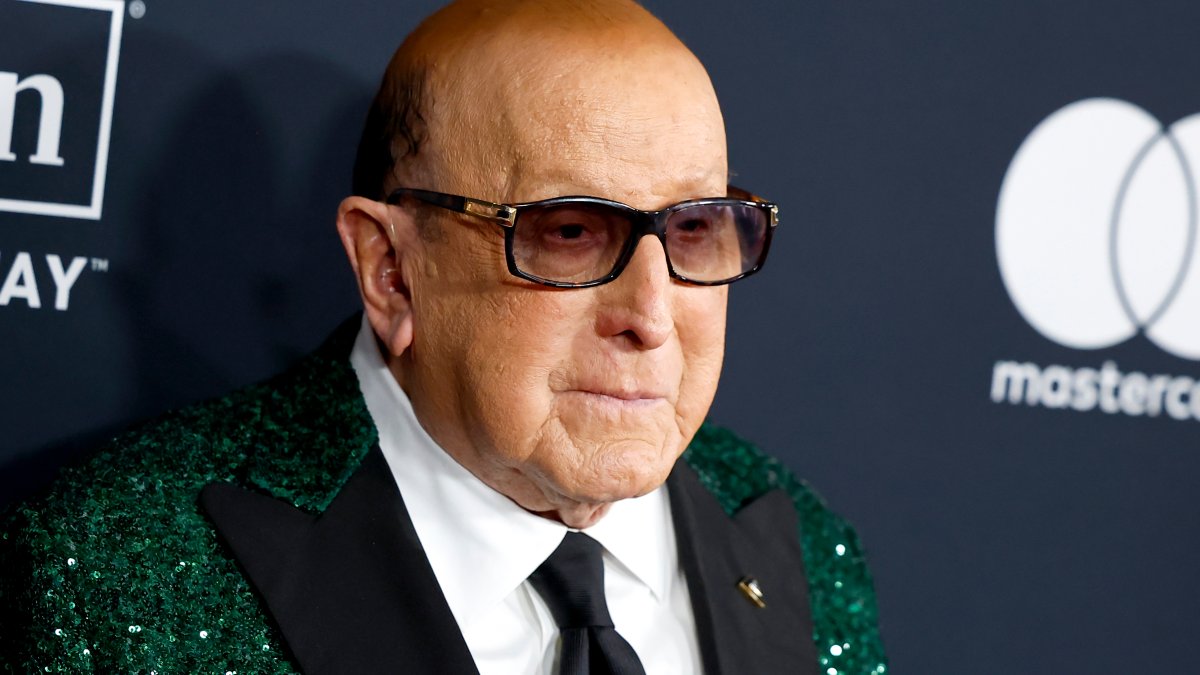 Clive Davis, legendary music producer, dies at 94 – NBC Los Angeles