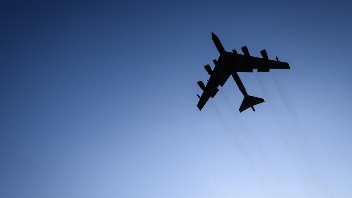 B-52 crashes at Edwards Air Force Base – NBC Los Angeles