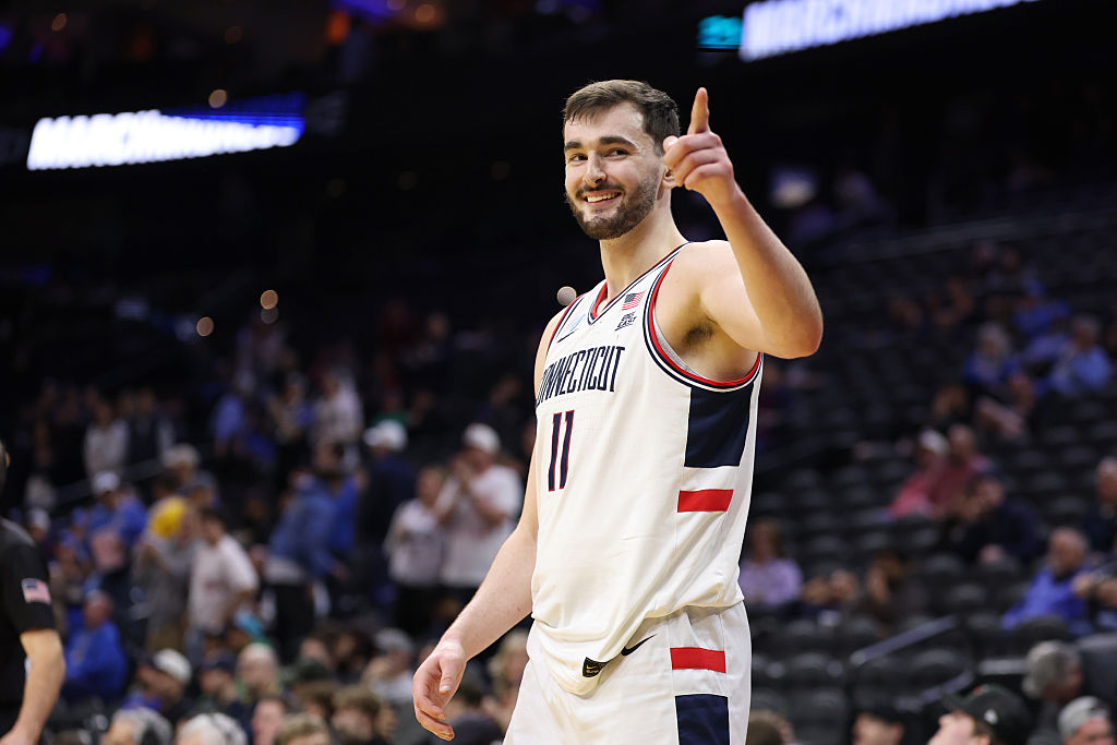 Sacramento Kings trade for 29th pick, select Alex Karaban