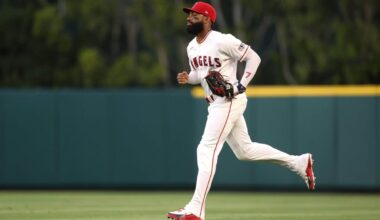 Jo Adell pulls a Jose Canseco, as ball bounces off head and over fence for homer