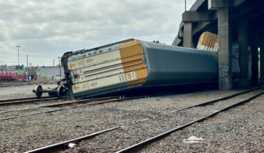 Train derailment damages Harbor Drive Bridge in East Village; closed to traffic – NBC 7 San Diego