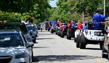 More than 500 LAHS grads roll through Rossmoor in 2026 parade