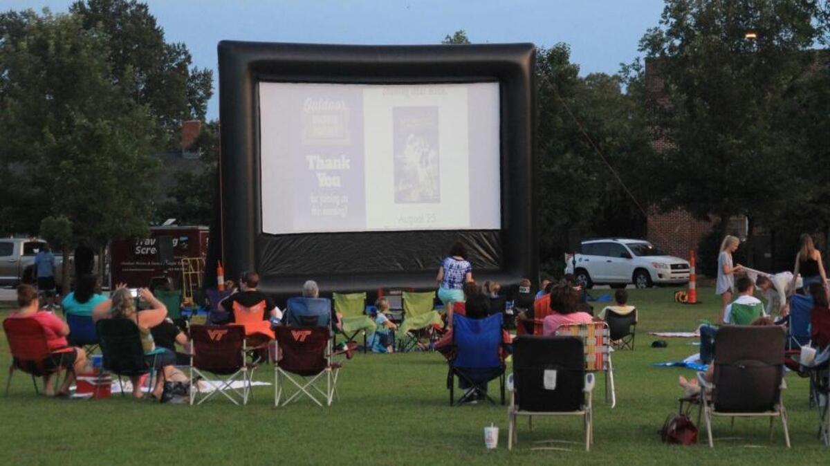 Where are free outdoor movies in Sacramento this summer?