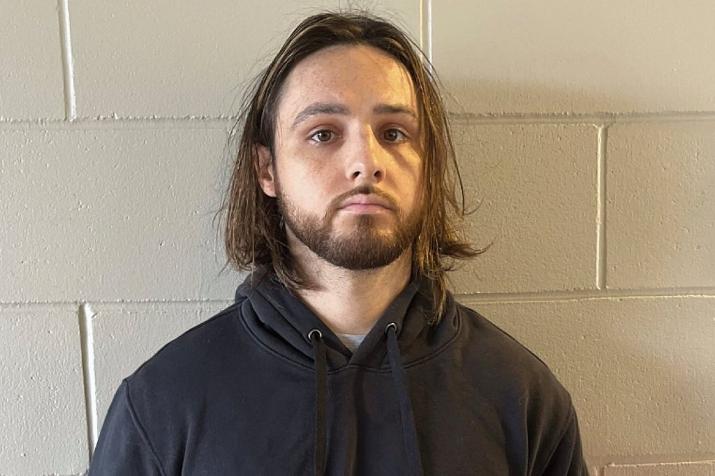 Catastrophic Palisades fire was set out of a yearning for ‘revenge on society’, prosecutor says as arson trial begins in LA – Daily News
