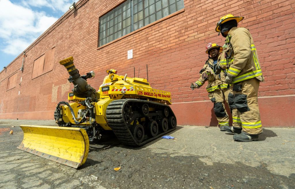 ‘We woke up thinking that our house was on fire’: Boyle Heights residents seek refuge from facility blaze, smoke – Daily News