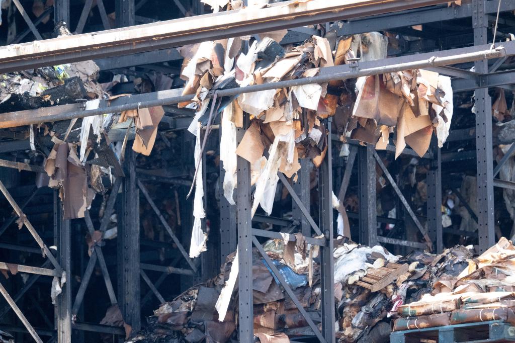 Impact of Boyle Heights fire: Rats, rotted food, strong odors, dead birds in LA River – Daily News