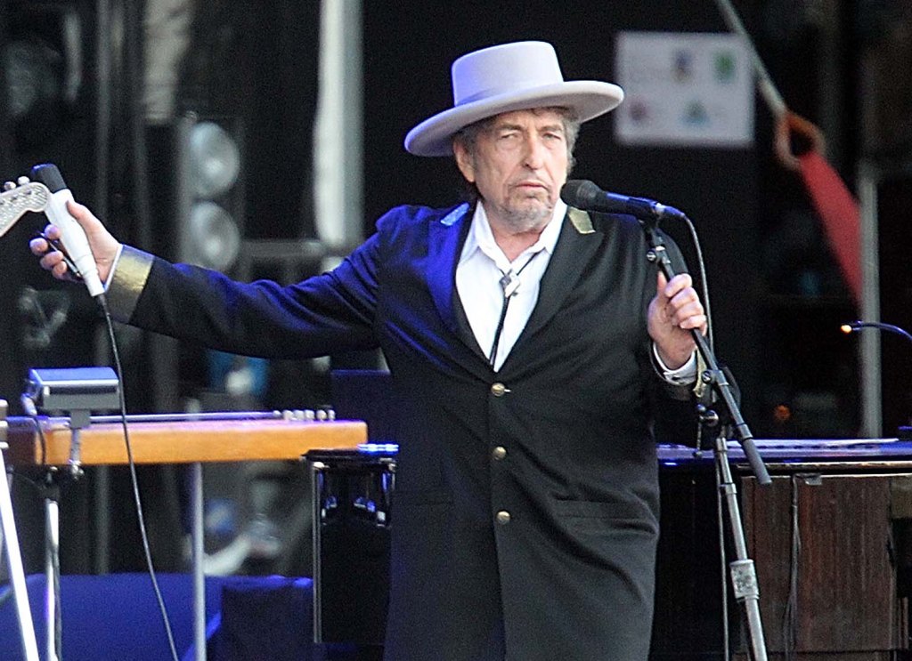 Bob Dylan’s Father’s Day concert in San Diego quietly embraced the darkness – San Diego Union-Tribune