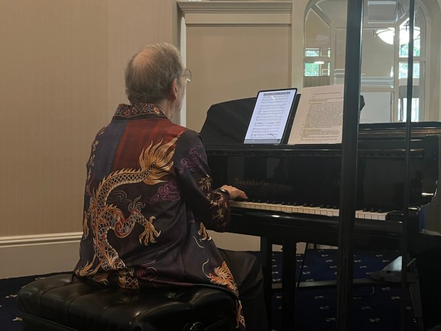 Pacific Regent La Jolla resident Allan Endy provides piano accompaniment for Bill Dubey's singing as they perform "The Mikado." (Noah Lyons)