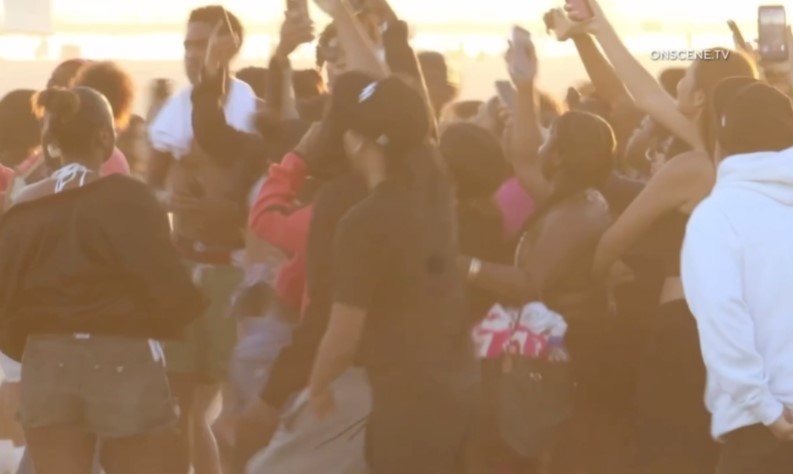 About 200 teens gather in Belmont Shore, leading to fight and police response – Press Telegram