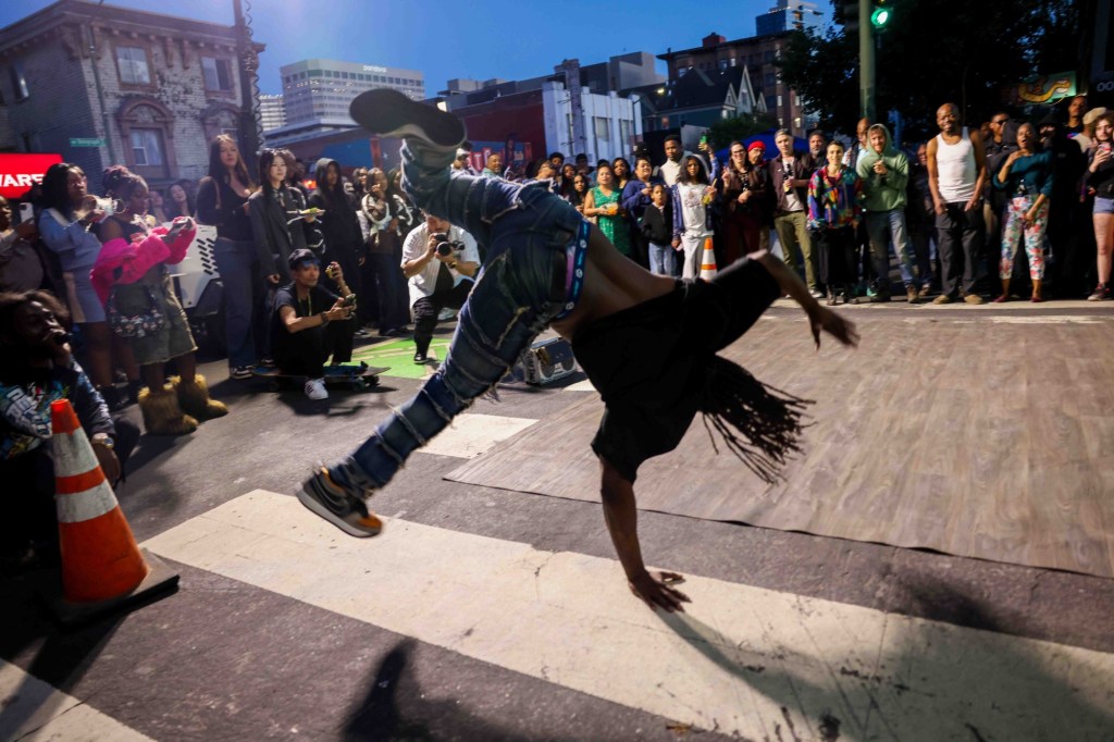 Oakland First Fridays builds community on Telegraph Avenue