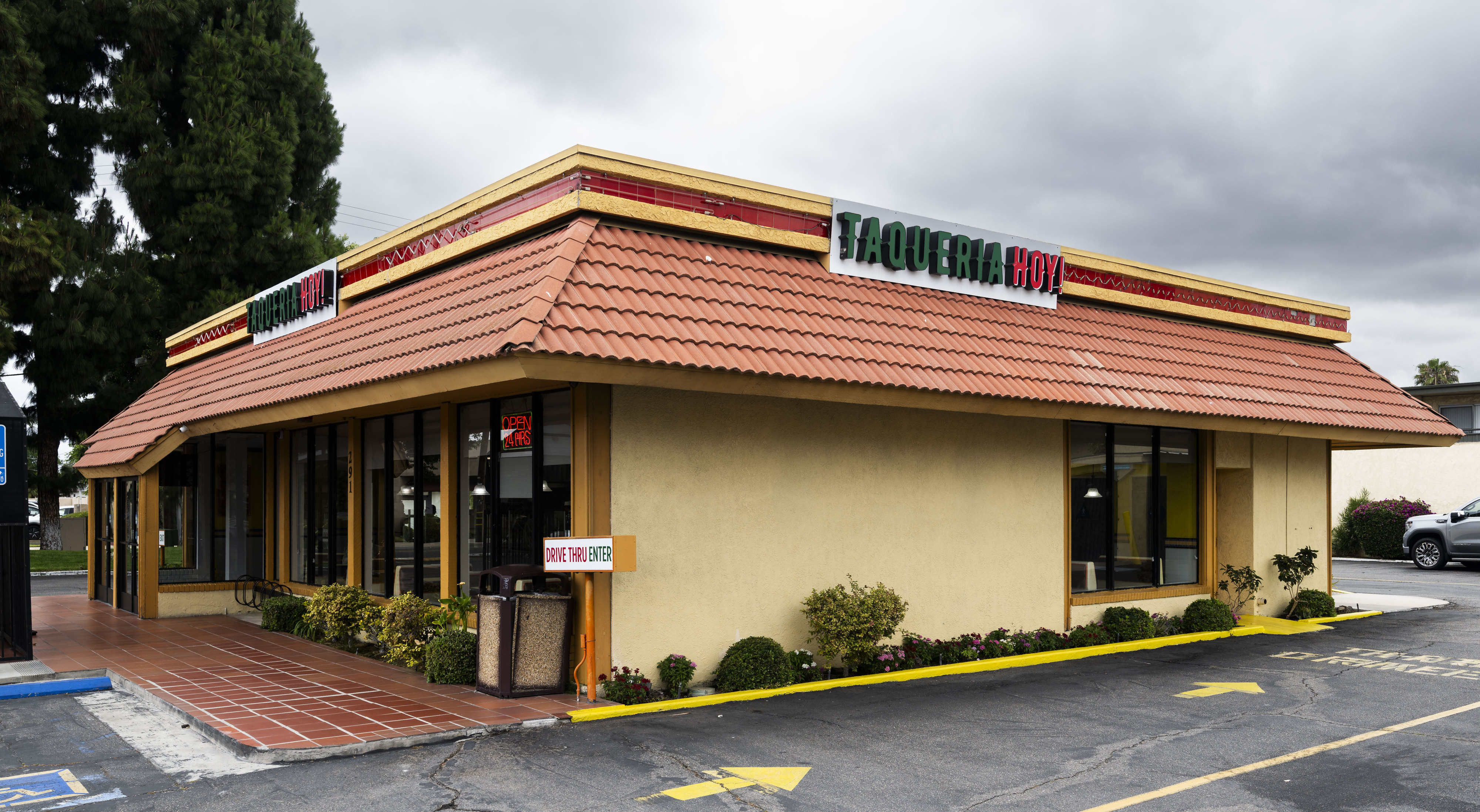 Taqueria Hoy in Orange is open 24 hours a day....