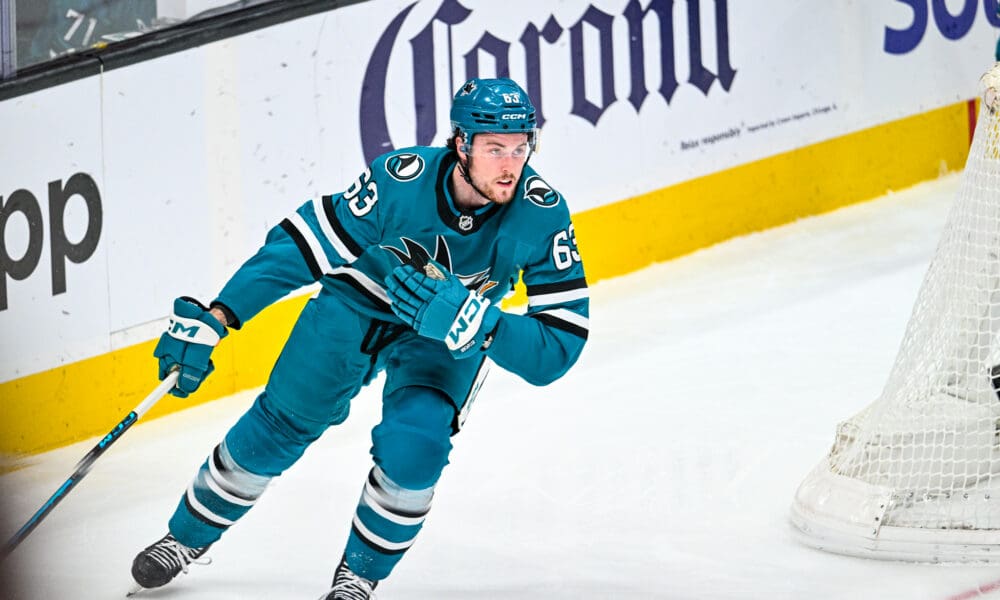 Four More Years: Sharks Re-Sign Ostapchuk
