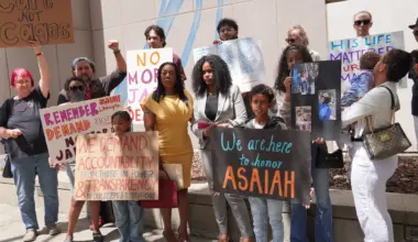 Rally at Sacramento County Main Jail demands accountability following custody deaths • Sacramento News & Review