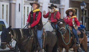Riders finish annual Pony Express relay in Old Sacramento