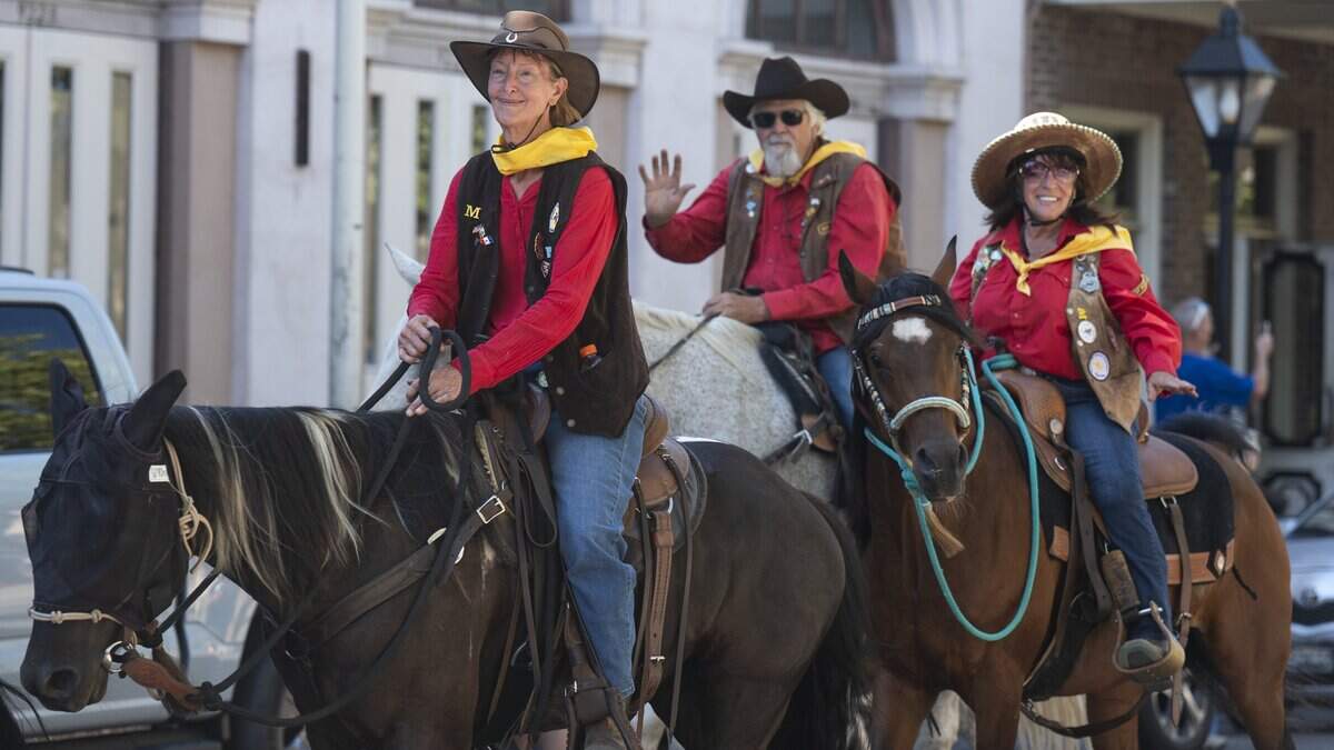 Riders finish annual Pony Express relay in Old Sacramento