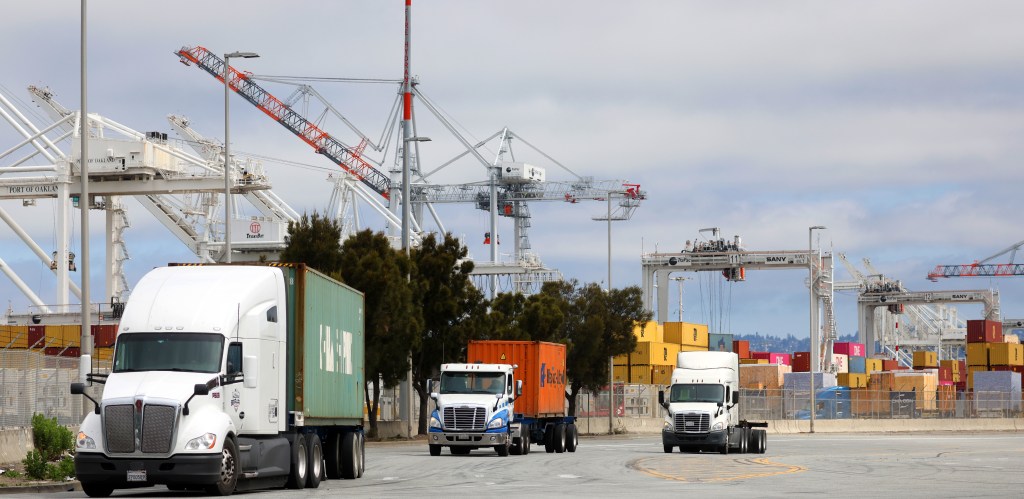 Letters: Trump forces taxpayers to bail out Oakland coal project