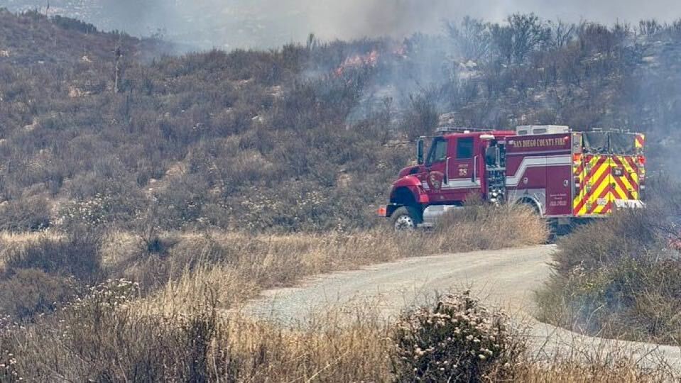 600 firefighters, aided by helicopters and air tankers, battle fire south of Dulzura – San Diego Union-Tribune